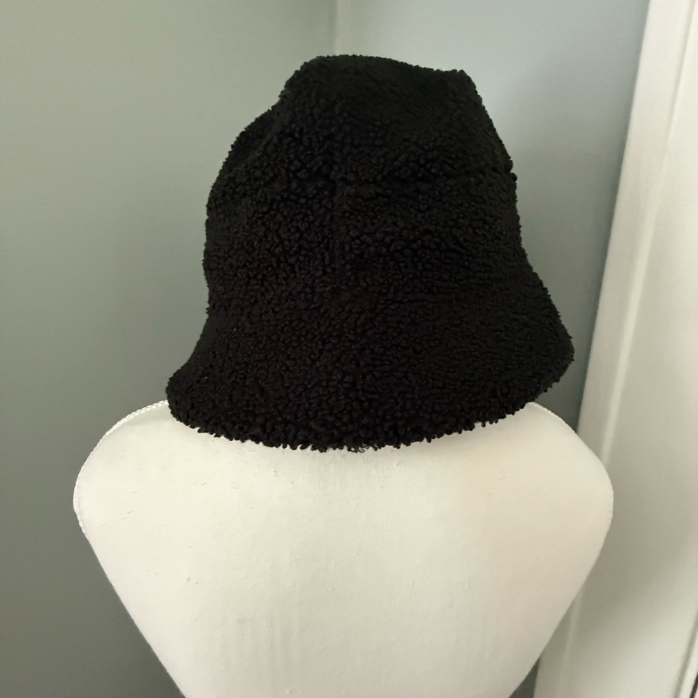 UGG Black Fleece Bucket Hat
